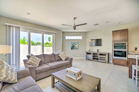 Upscale Florida Townhome - 1/2 Mi to Beach! Condo in Indian Harbour Beach