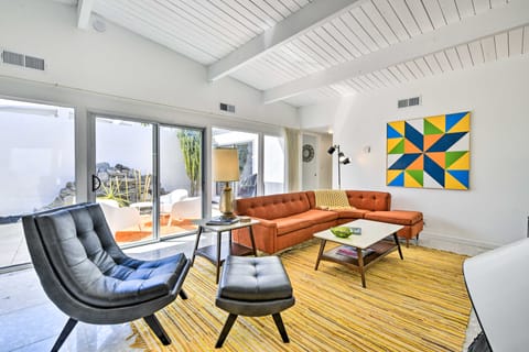 Furnished Patio + Pool Access: Palm Springs Condo Apartment in Palm Springs