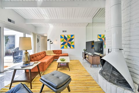 Furnished Patio + Pool Access: Palm Springs Condo Apartment in Palm Springs