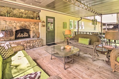 Pet Friendly, Fireplaces: Lake Lure Retreat House in Chimney Rock