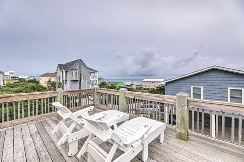 Bright Emerald Isle Home - Walk to the Beach! House in Emerald Isle