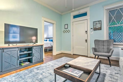 Colorful Cottage w/ Deck ~ 5 Mi to Downtown! Cottage in Little Rock