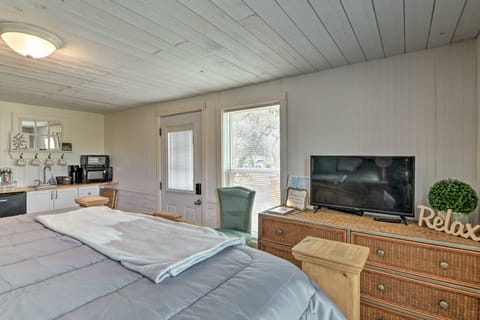 Rockport Studio ~ 5 Mi to Rockport Beach Park Apartment in Rockport