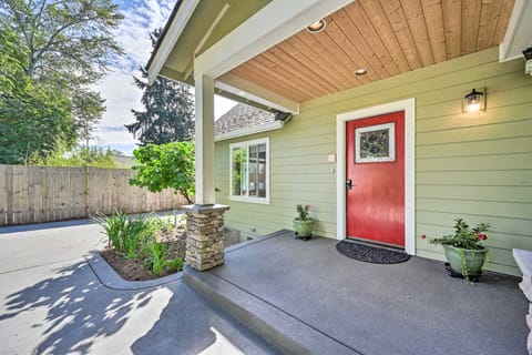 Family-Friendly Kirkland Home ~ 1 Mi to Downtown House in Kirkland