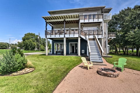 Secluded Seabrook Waterfront Home w/ Patio! House in Seabrook