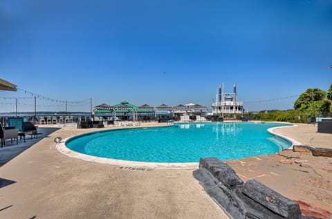 Sunny Waterfront Home w/ Patio & Shared Pool! Apartment in Lake Conroe