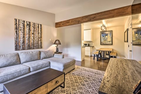 Chic Condo: Steps to Beaver Creek Ski Slopes! Apartment in Avon