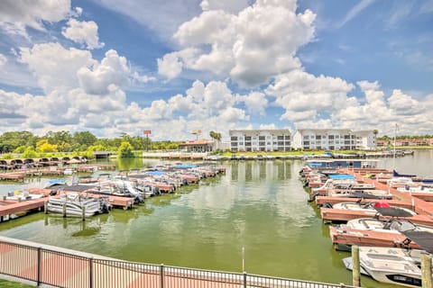 Lakeside Montgomery Condo Near Boat Rental! Apartment in Lake Conroe