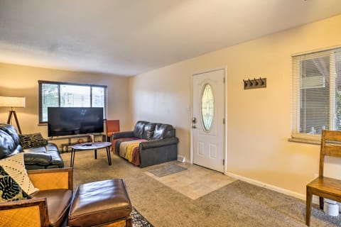 Dog-Friendly Greeley Home ~ 3 Mi to Downtown! Casa in Greeley