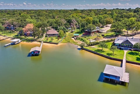 Modern Lakefront Mabank Home w/ Pool Table! House in Cedar Creek Reservoir