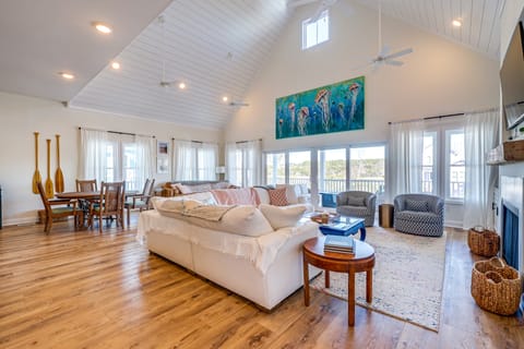 Upscale Oak Island Escape w/ 66-Ft Veranda! House in Saint James