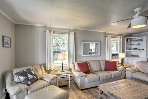 Lakefront Cottage w/ Fishing & Private Yard! Cottage in Lake Erie