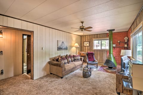 Cozy Show Low Cabin: 2 Mi to Fool Hollow Lake House in Show Low