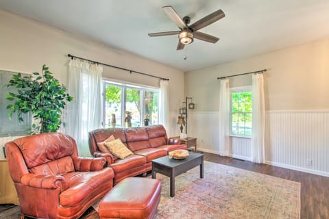 Beautifully Restored Farmhouse in Marshall! House in Indiana