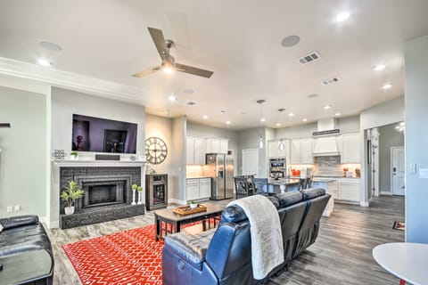 Modern Amarillo House w/ Fire Pit + Hot Tub! House in Amarillo