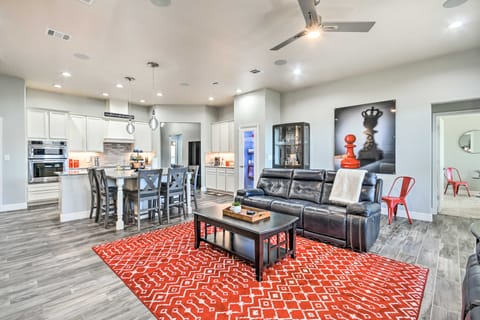 Modern Amarillo House w/ Fire Pit + Hot Tub! House in Amarillo