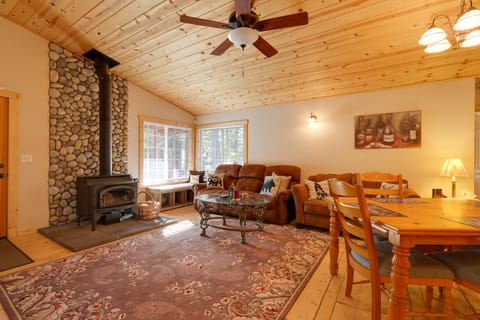 Near Hikes: Arnold Cabin w/ EV Charger & Fire Pit House in Arnold