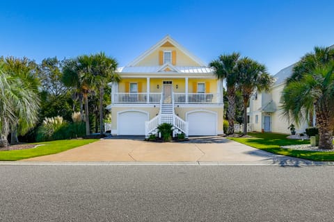 1 Mi to Beach + Hot Tub: Murrells Inlet Retreat! House in Surfside Beach