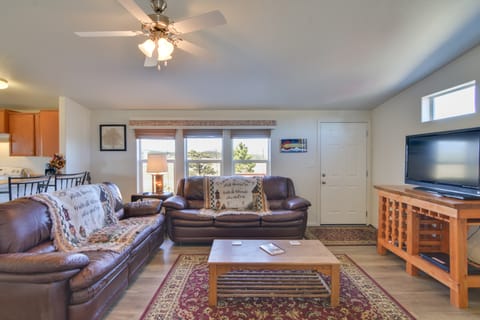 Tranquil Cabin Getaway w/ Panoramic Mtn View! House in Park County