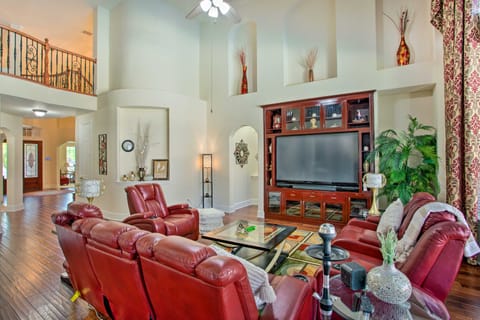 Spacious Murphy Retreat w/ Pool & Hot Tub! House in Plano