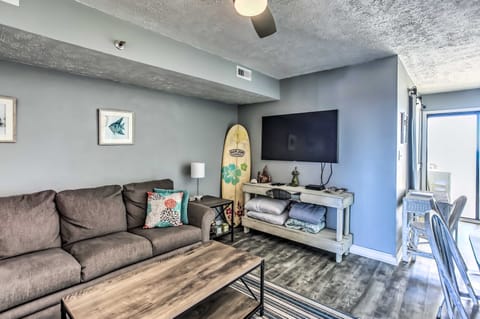 North Myrtle Beach Retreat w/ Ocean Views! Appartement in Crescent Beach