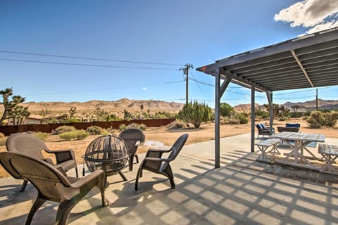 Spacious Desert Retreat w/ Joshua Tree Views House in Yucca Valley