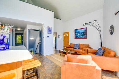 Lake-View Getaway: 20 Mi to Olympic Nat'l Park! House in Washington