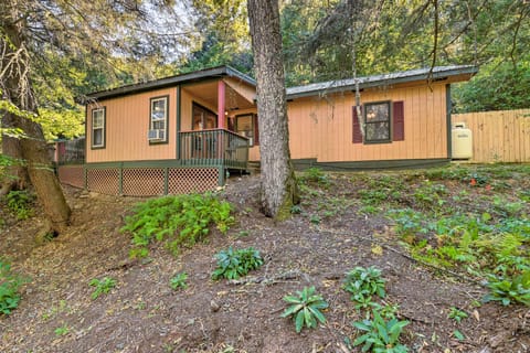 Mountain Retreat w/ Hot Tub: Close to Trails! House in Ivy Hill