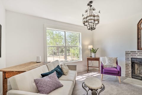 'Blackberry Roost' Home ~ 4 Mi to Downtown Salado Cottage in Rio Grande