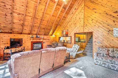 A-Frame Pinetop Cabin < 6 Mi to Rainbow Lake! Maison in Pinetop-Lakeside