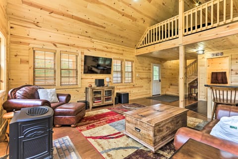 Idyllic Cabin in the Heart of Hocking Hills House in Laurel Township