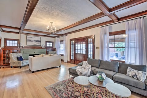 El Paso Historic Craftsman House < 1 Mi to Dtwn! House in Ciudad Juarez