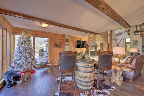 1/2 Mi to Ski: Spacious Home in Beech Mountain House in Beech Mountain