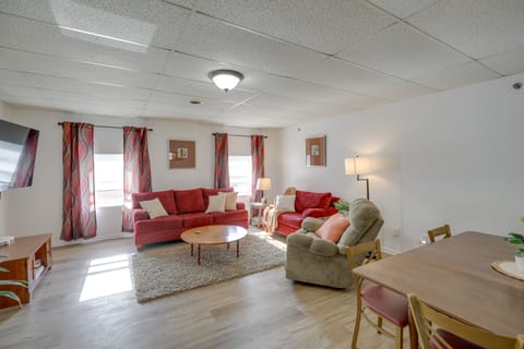 Bright Yankton Apartment Near Meridian Bridge Apartment in Yankton