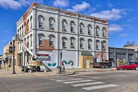 Bright Yankton Apartment Near Meridian Bridge Apartment in Yankton