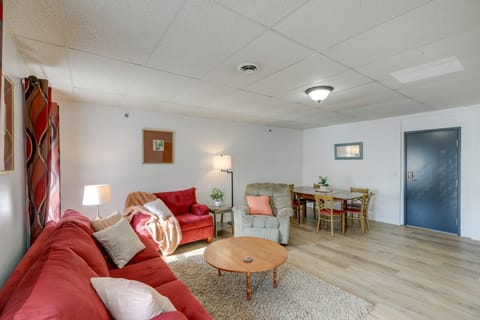 Bright Yankton Apartment Near Meridian Bridge Apartment in Yankton