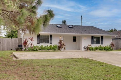 Jupiter Townhome w/ Patio & Yard ~ 6 Mi to Beach! Apartment in Jupiter