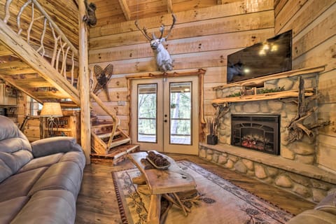 Stunning Creekside Cosby Cabin w/ Deck + Fire Pit! House in Cosby