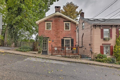 Historic Home in Lambertville: Walk to Bridge Cottage in Lambertville