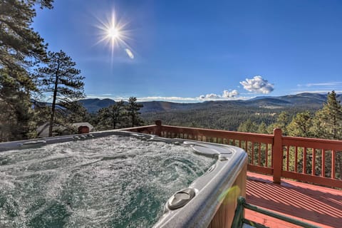 Serene Evergreen Home w/ Hot Tub + Mtn Views! House in Colorado