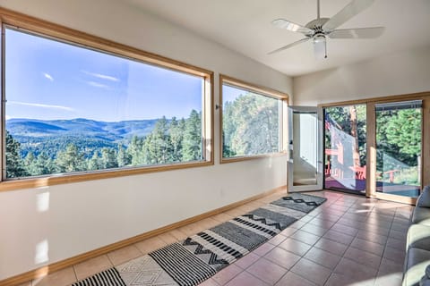 Serene Evergreen Home w/ Hot Tub + Mtn Views! House in Colorado