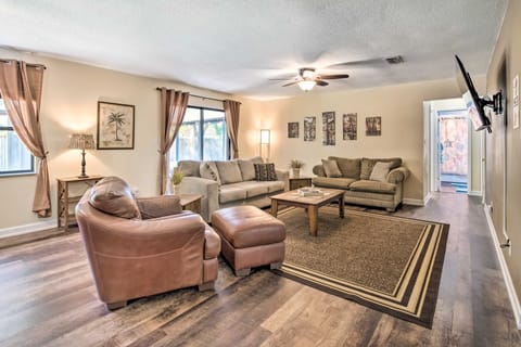 Pet-Friendly Crystal River Home w/ Hot Tub! Casa in Crystal River
