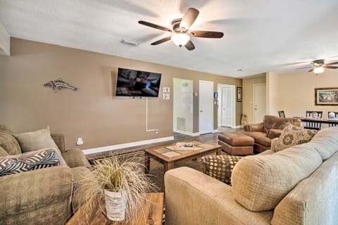 Pet-Friendly Crystal River Home w/ Hot Tub! Casa in Crystal River