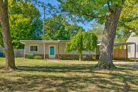 'Capital Suites at the Park' - 5 Mi to Downtown! House in Topeka