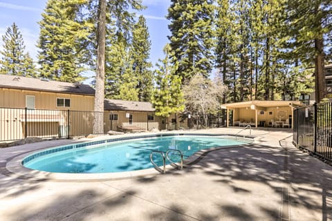 Cozy Incline Village Condo ~ 1 Mi to Diamond Peak! Apartment in Incline Village