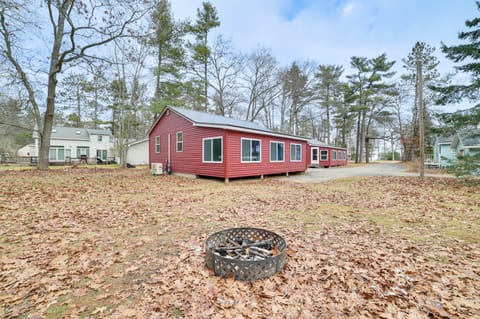 Scenic 'Evan's Hideaway' Steps to Lake Huron! Cottage in Au Sable Charter