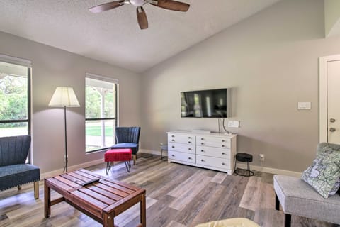 Bright Jonestown Retreat w/ Yard & Porch! House in Jonestown