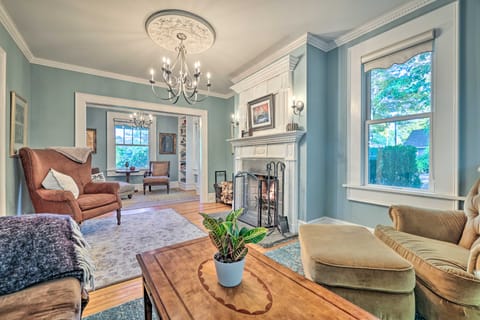 Restored Victorian Home - Walkable Location! Maison in Hawley