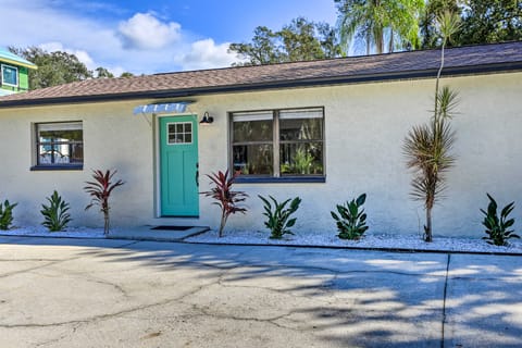 Central Gulfport Home < 1 Mi to the Beach! Maison in Gulfport