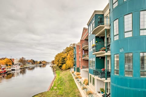 Luxe Manistee Condo w/ Balcony & River Views! Apartment in Manistee